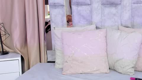 lila noa online show from November 26, 12:08 am