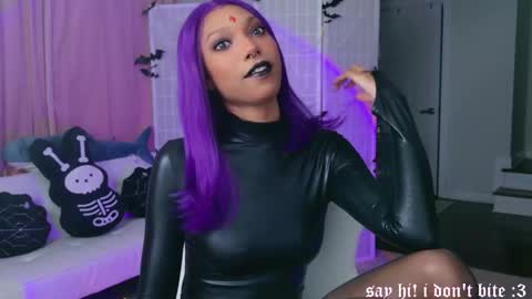 evie online show from October 31, 2:34 am