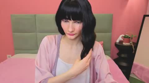 Lilli  follow me kiss online show from April 23, 11:40 am