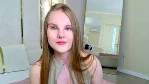 lili_lohan online show from July 7, 7:23 am