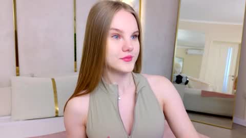 lili_lohan online show from July 7, 5:09 am