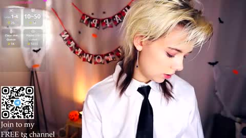 Snapshot of liliandaniels chatting on October 19, 7:24 am Lilian online show from October 19, 7:24 am