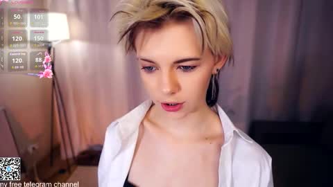 Snapshot of liliandaniels chatting on October 4, 6:44 am Lilian online show from October 4, 6:44 am