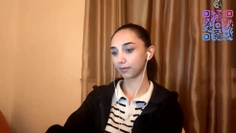 Snapshot of lilihalvorsen chatting on October 15, 10:43 pm Lina online show from October 15, 10:43 pm