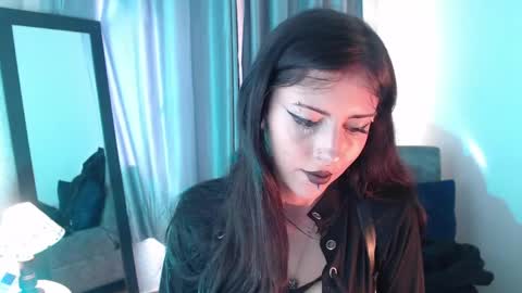 Lilith Patton  online show from May 17, 1:31 pm