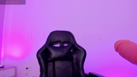 L I L I  online show from April 13, 8:46 pm