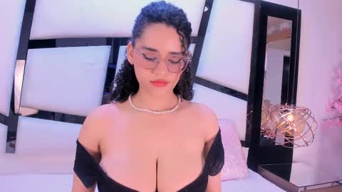 Snapshot of lilithadams11 chatting on September 20, 5:05 pm    online show from September 20, 5:05 pm