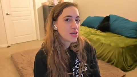 L online show from February 20, 1:08 pm