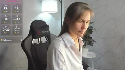 Snapshot of lillian_white1 chatting on September 14, 12:35 am lillian_white1 online show from September 14, 12:35 am