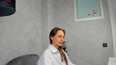 Snapshot of lillian_white1 chatting on March 11, 7:24 am lillian_white1 online show from March 11, 7:24 am