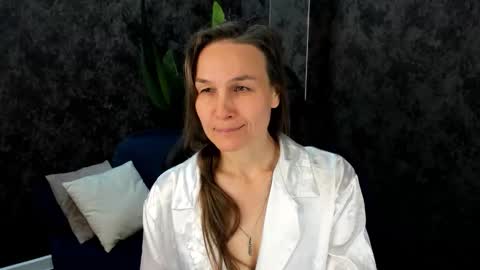 Snapshot of lillian_white1 chatting on October 18, 12:04 am lillian_white1 online show from October 18, 12:04 am