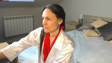 Snapshot of lillian_white1 chatting on February 15, 11:06 am lillian_white1 online show from February 15, 11:06 am