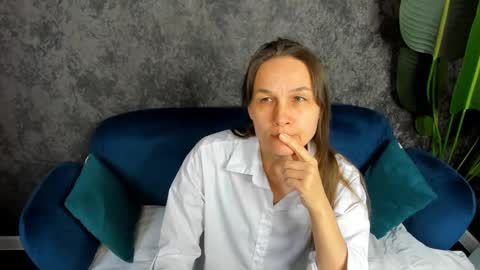 Snapshot of lillian_white1 chatting on February 23, 7:22 am lillian_white1 online show from February 23, 7:22 am