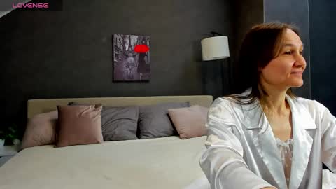 Snapshot of lillian_white1 chatting on February 25, 2:58 pm lillian_white1 online show from February 25, 2:58 pm