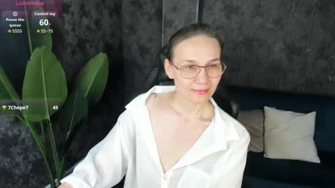 lillian_white1 online show from March 17, 5:45 am