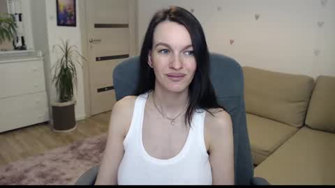 lilliyves online show from July 8, 8:34 pm