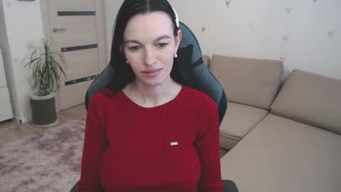 lilliyves online show from April 9, 11:27 am