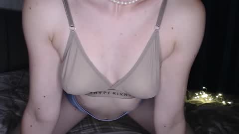 Snapshot of liltightbabe chatting on October 20, 9:42 pm liltightbabe online show from October 20, 9:42 pm