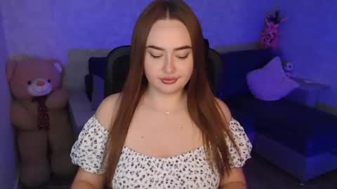 lily_baker_ online show from August 9, 7:25 am