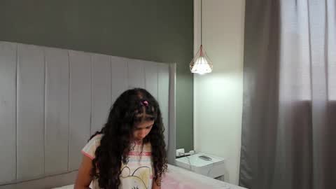 lily_cherry0 online show from March 8, 1:36 pm