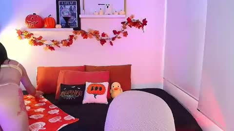 Snapshot of lily_evans_ chatting on October 8, 9:54 pm just lily online show from October 8, 9:54 pm