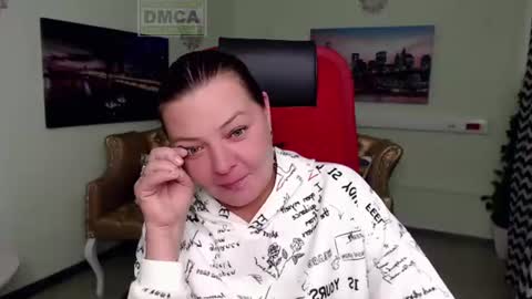 Lily online show from June 11, 4:54 am