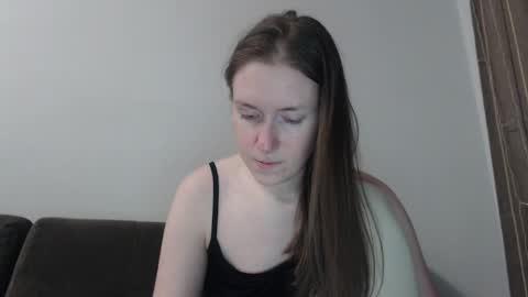 lily_love_x online show from April 21, 11:45 pm