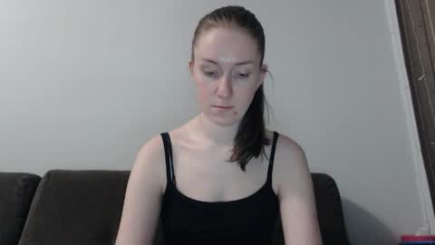 lily_love_x online show from April 7, 11:40 pm