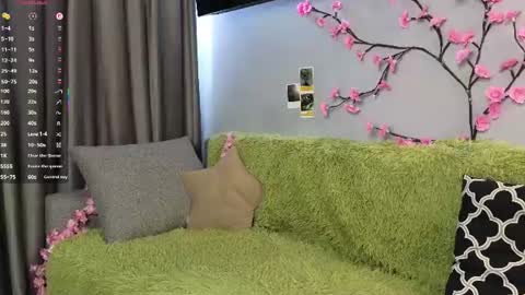 Lily online show from June 20, 9:48 am