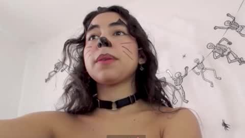 Lily Roberts online show from October 20, 3:39 pm