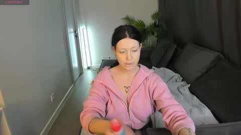 lily online show from May 15, 9:18 am
