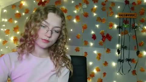 small lily online show from October 30, 6:52 pm