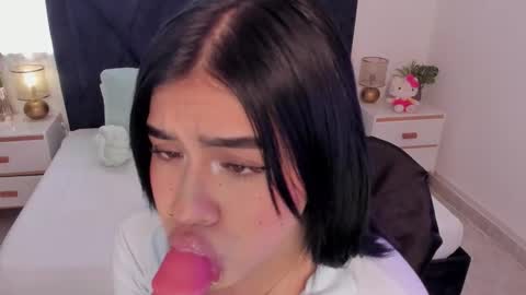 LilyWoodz online show from January 10, 7:30 pm