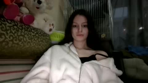 lilycandy_ online show from December 4, 1:47 pm