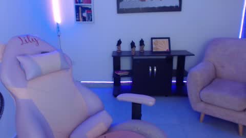 Lily online show from April 20, 10:35 pm