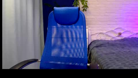 Lily online show from November 17, 7:44 am