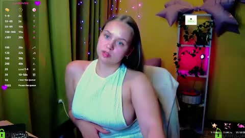 Lily online show from August 4, 9:00 pm