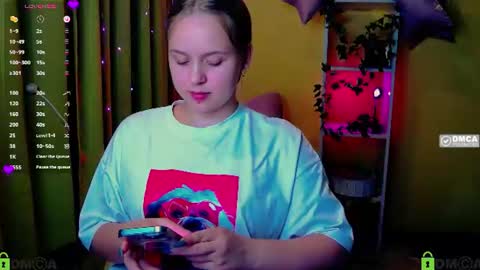 Lily online show from August 8, 9:25 pm