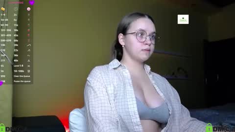 Lily online show from October 19, 11:59 am