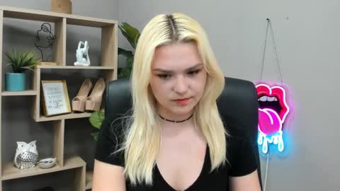 Lily online show from June 2, 2:08 pm