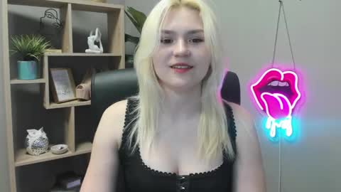 Lily online show from May 8, 7:36 am