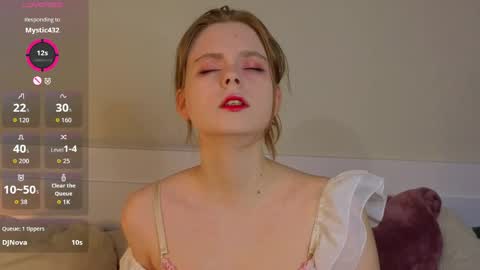 Julie online show from March 22, 6:23 pm