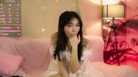 Snapshot of lin_kun chatting on February 13, 9:17 pm Lin Use menu to play with me  online show from February 13, 9:17 pm