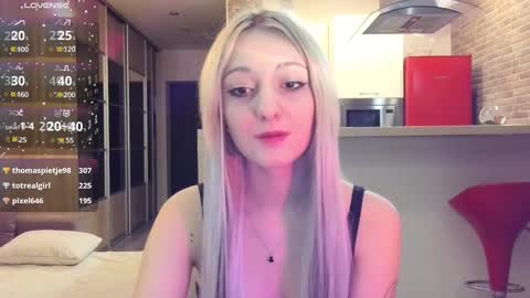 lin_xi online show from February 11, 11:42 am