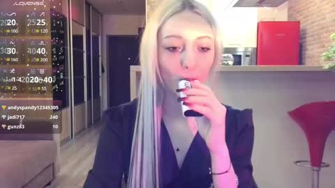 lin_xi online show from February 19, 3:05 pm