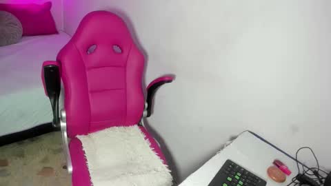 lina_clark_ online show from October 17, 6:01 pm