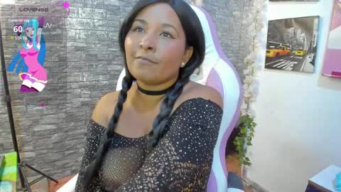 LINA SANCHEZ online show from April 6, 9:05 pm