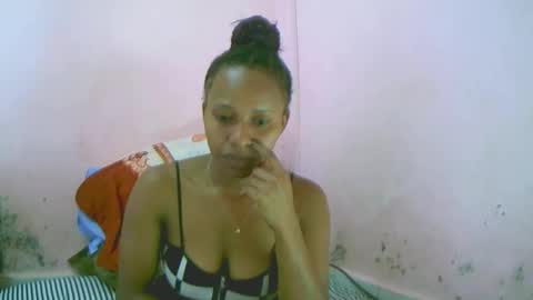 linah1123 online show from April 12, 5:50 pm