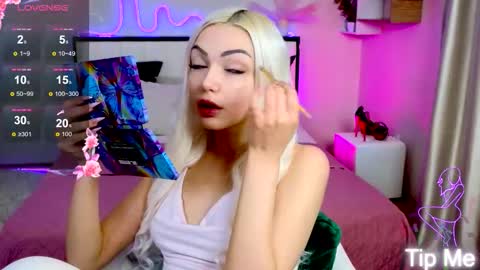 I am Lina online show from October 4, 2:15 pm