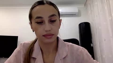 linavora online show from December 4, 1:33 pm